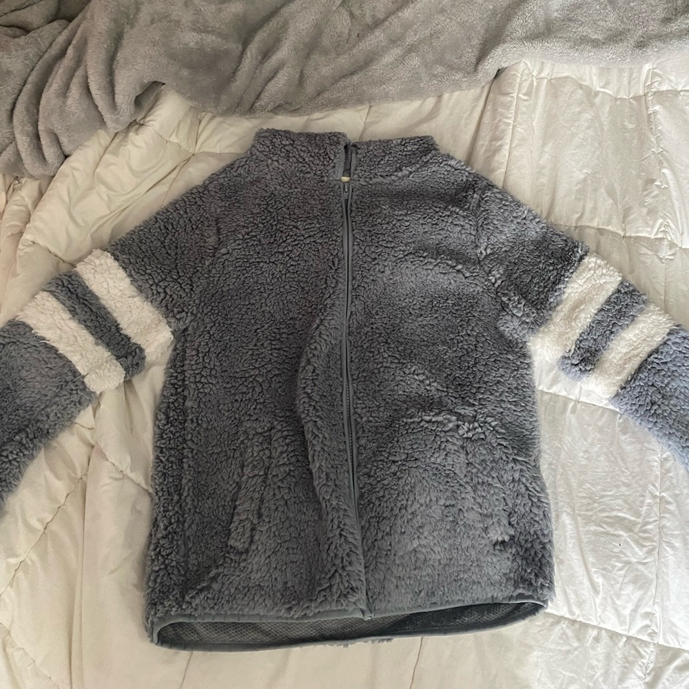 grey sherpa
